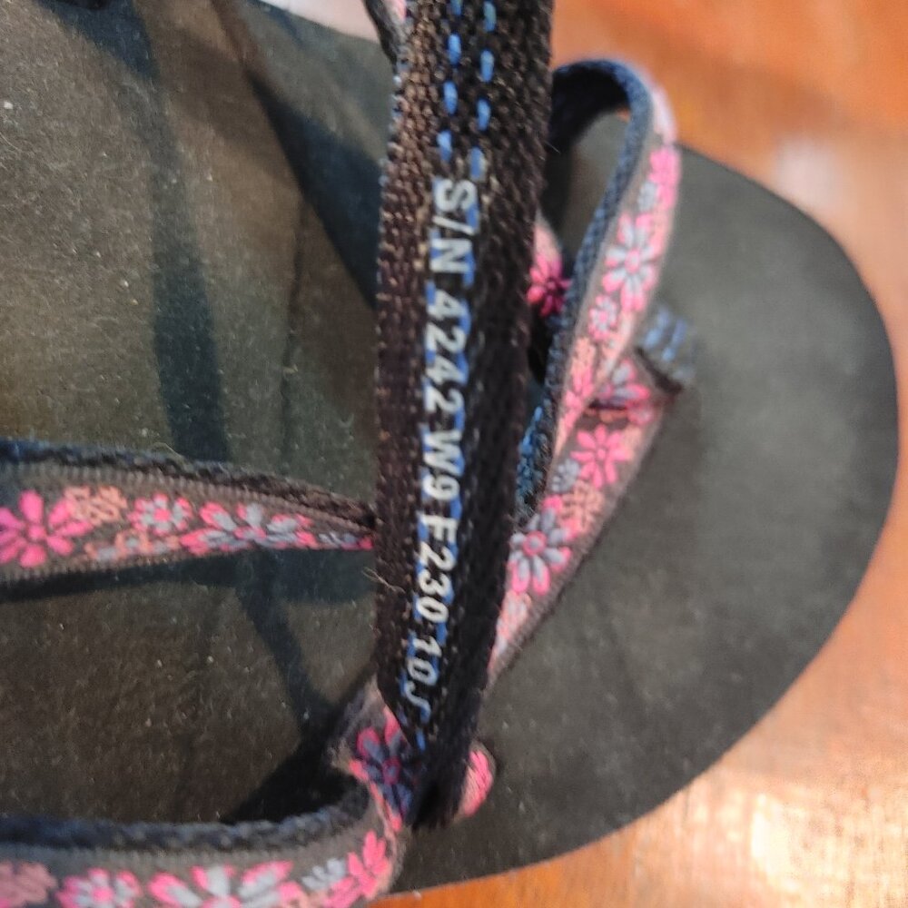 Adorable and comfortable TEVA pink floral slip-on sandals SZ 9 - Picture 4 of 5